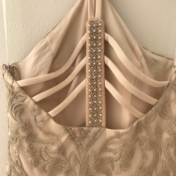 Gold lace halter neck detailed gown - Picture 4 of 4